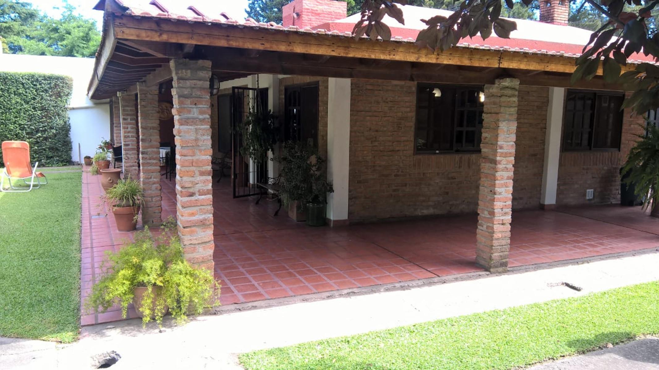 HERMOSA CASA QUINTA EN GLEW