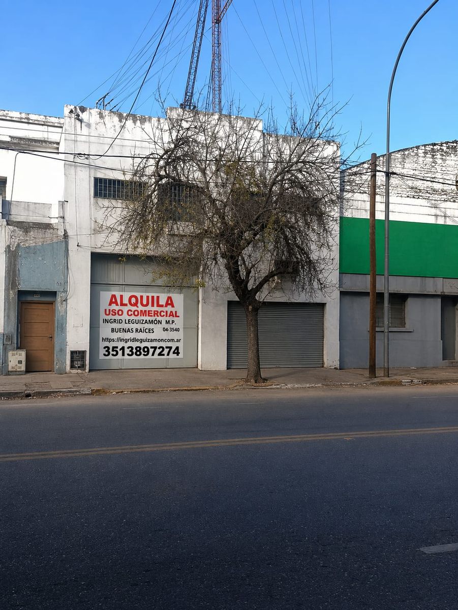 Alquiler Galpón 2 plantas en Barrio Pueyrredón.