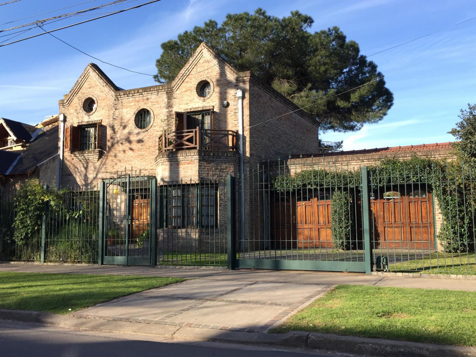 TUZAINGO NTE HERMOSA PROPIEDAD SOBRE DOS LOTES EN ZONA RESIDENCIAL. 