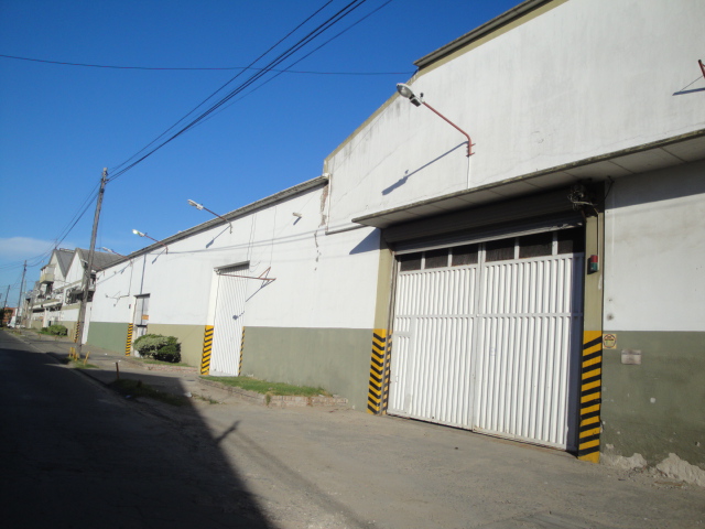 Galpon/deposito en alquier / sarandi.