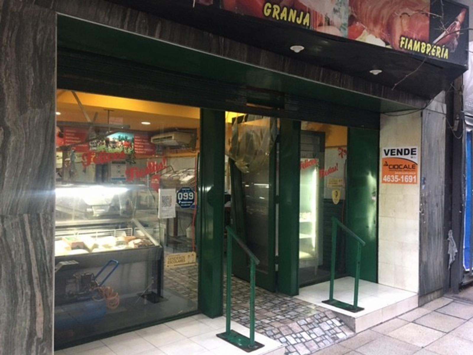 LOCAL COMERCIAL  EXCELENTE ZONA, CON SÓTANO.   SUPERFICIE TOTAL 199.68 M2   A MTROS DE AVDA CORRIENTES