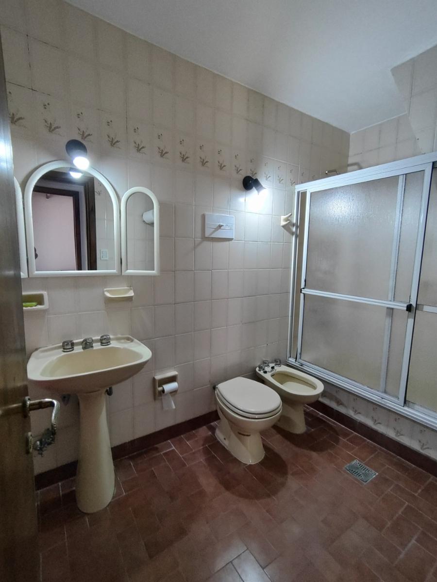VENDO CHALET (CALLE 55 C/32) NECOCHEA · Necochea — foto 33