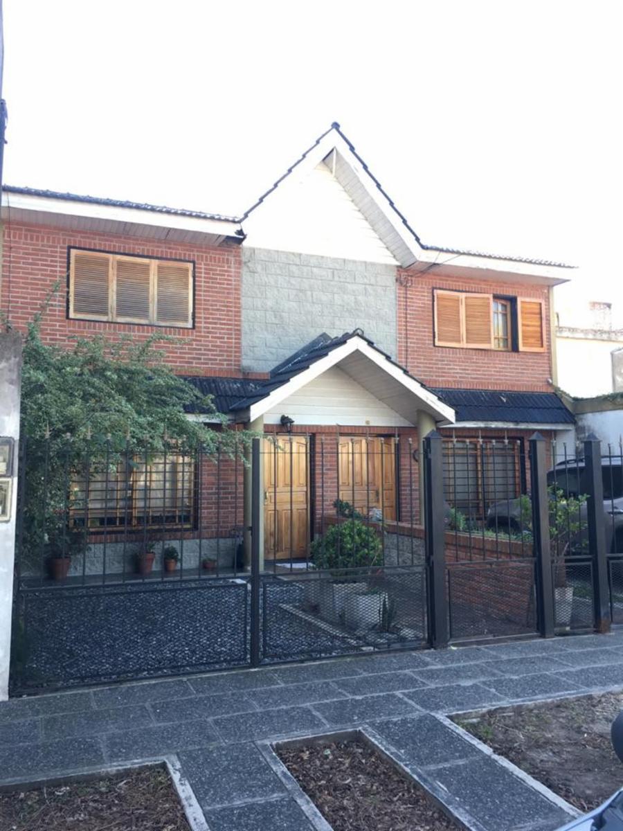 DUPLEX 3 AMBIENTES AL FRENTE CON FONDO LIBRE Y PARRILLA- HAEDO NORTE