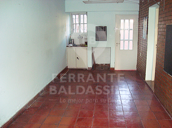 Carlos Pellegrini al 1200 · Almirante Brown — foto 16