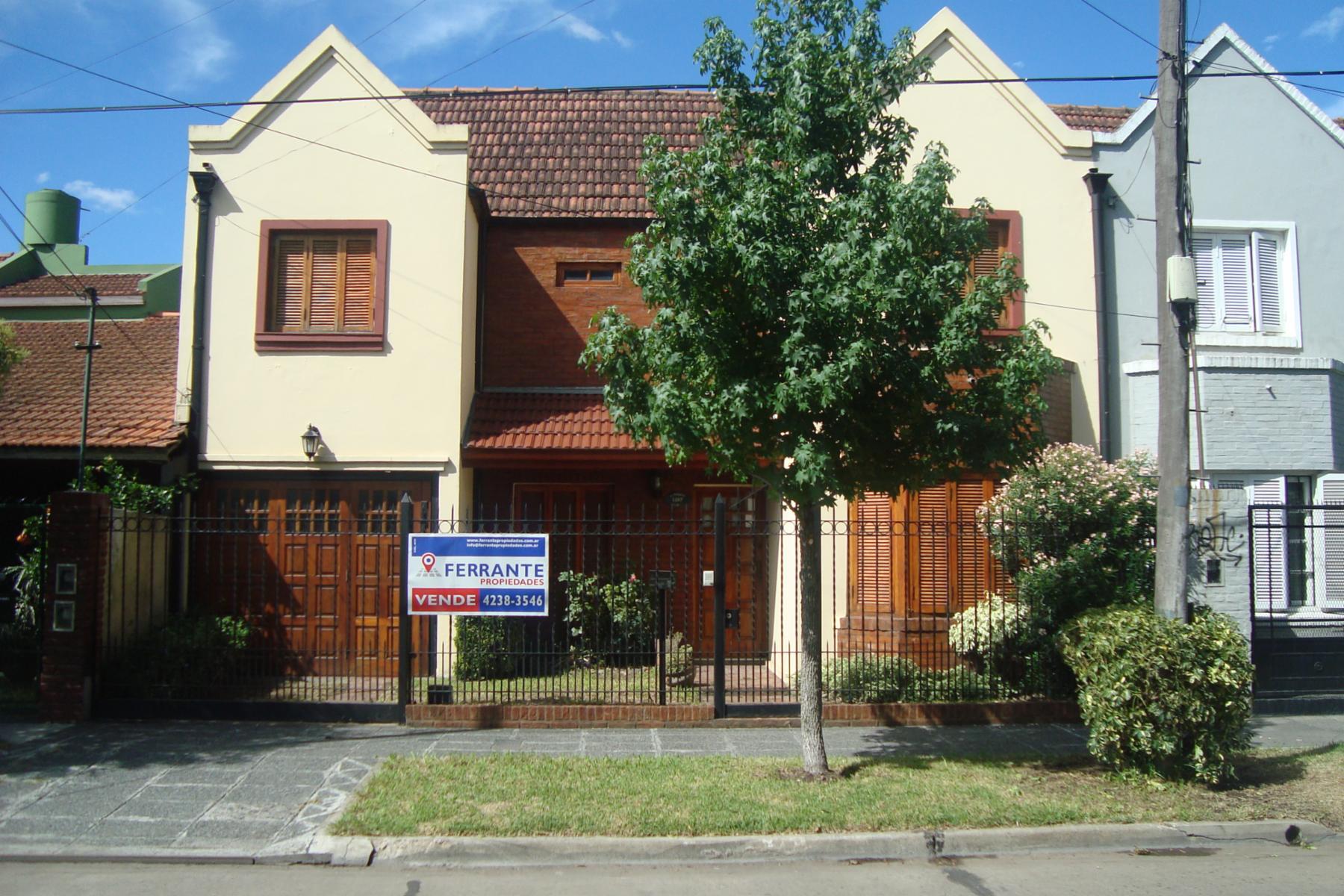 Carlos Pellegrini al 1200 · Almirante Brown — foto 21