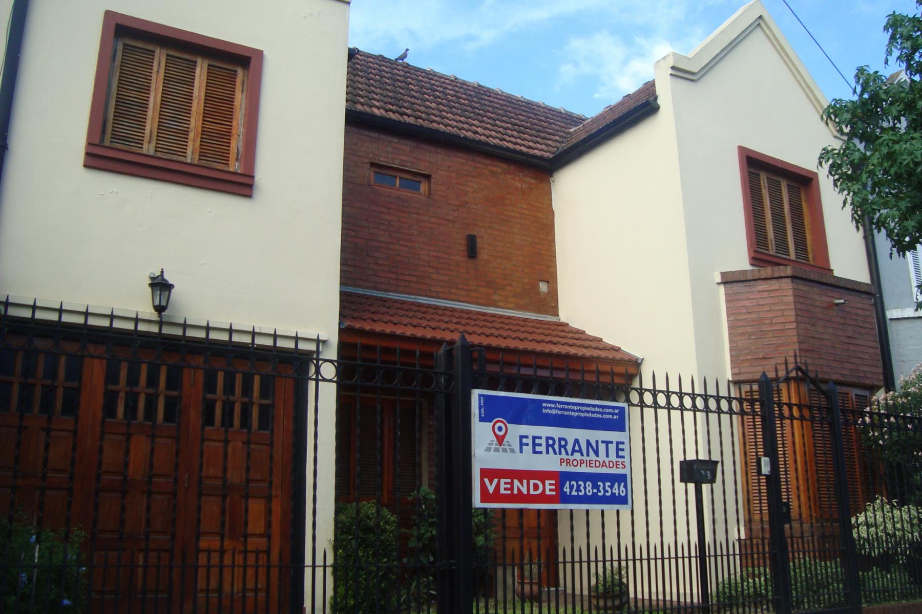 Carlos Pellegrini al 1200 · Almirante Brown — foto 24