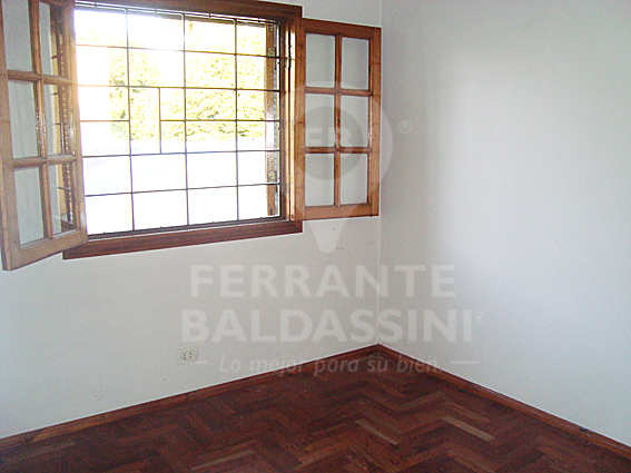 Carlos Pellegrini al 1200 · Almirante Brown — foto 5