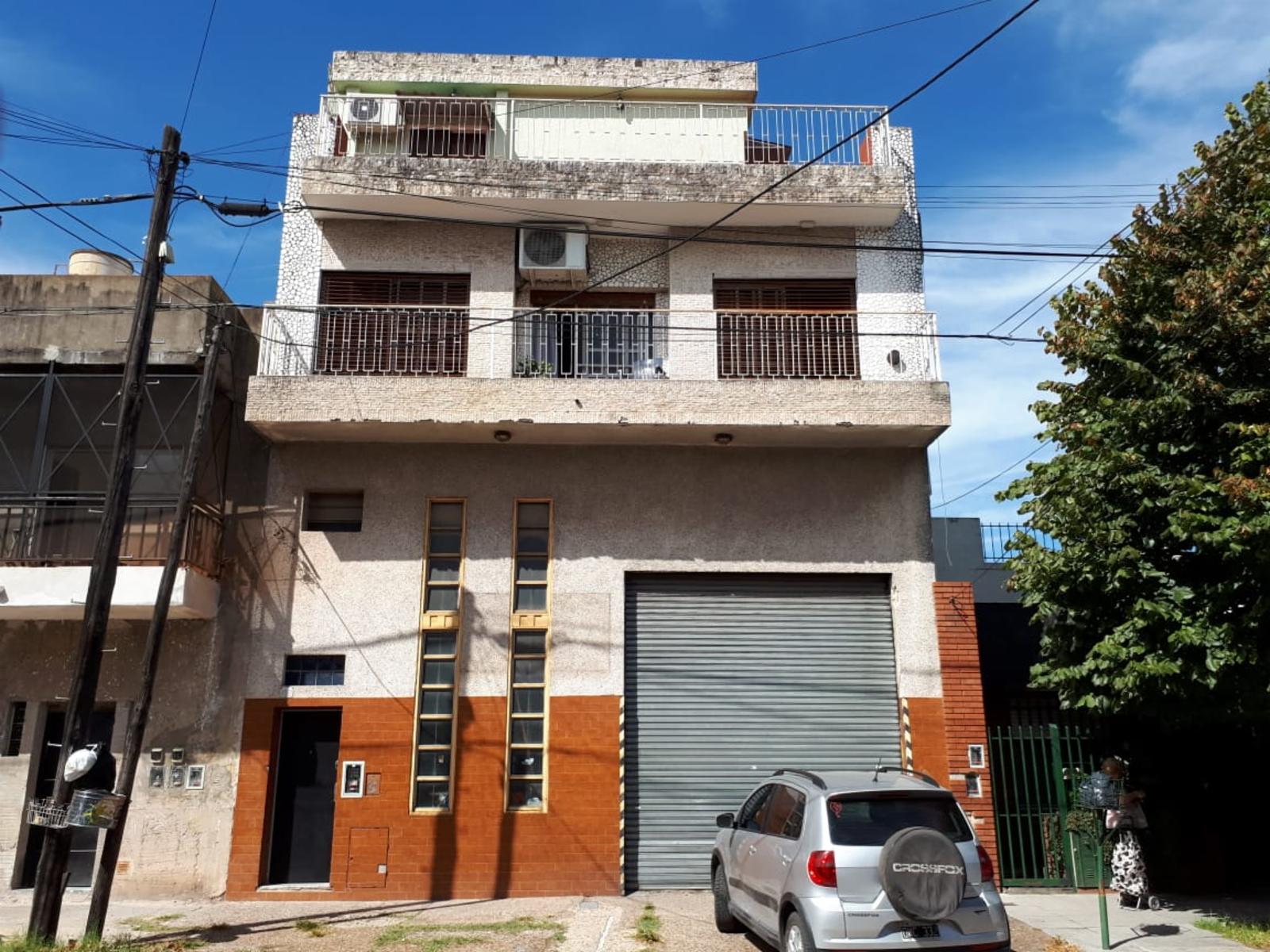 CASA 4 AMBIENTES Y GALPON