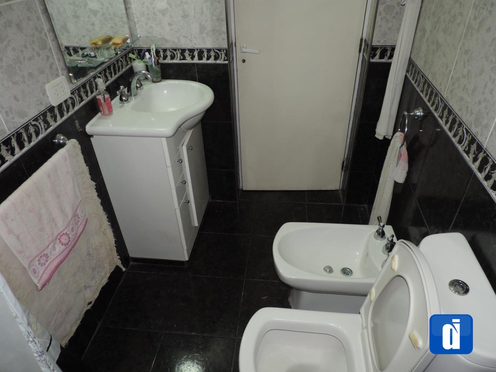 Excelente Propiedad con local al frente -Zona Centro