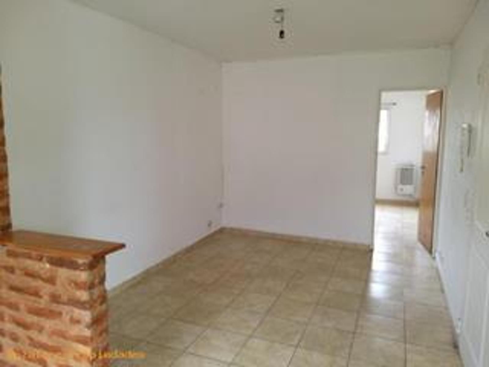 CORONEL THORNE 924 · La Matanza — foto 3