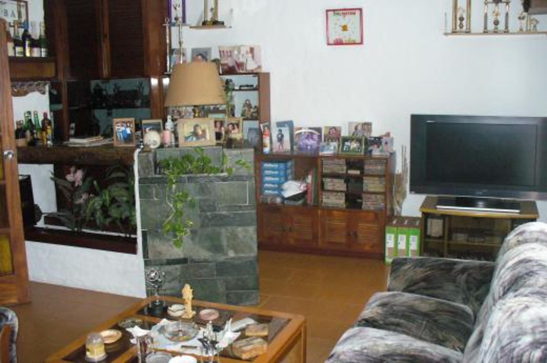 Tres De Febrero Precio: U$D 200000 EXCELENTE PISO -DEPARTAMENTO y COCHERA BOSCH -APTO CREDITO