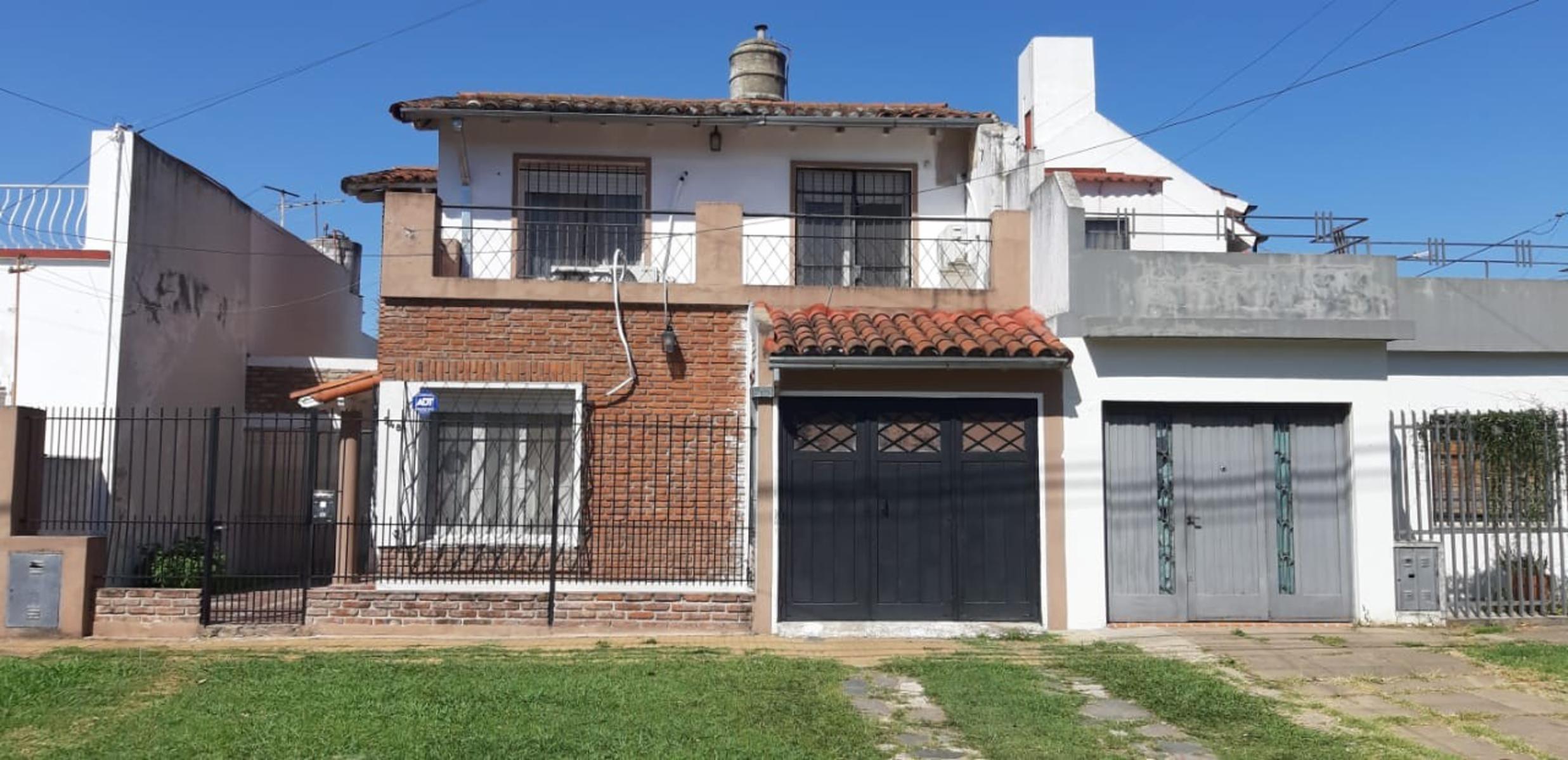 MUY BUENA PROPIEDAD EN LOTE PROPIO 3AMB CON GARAJE