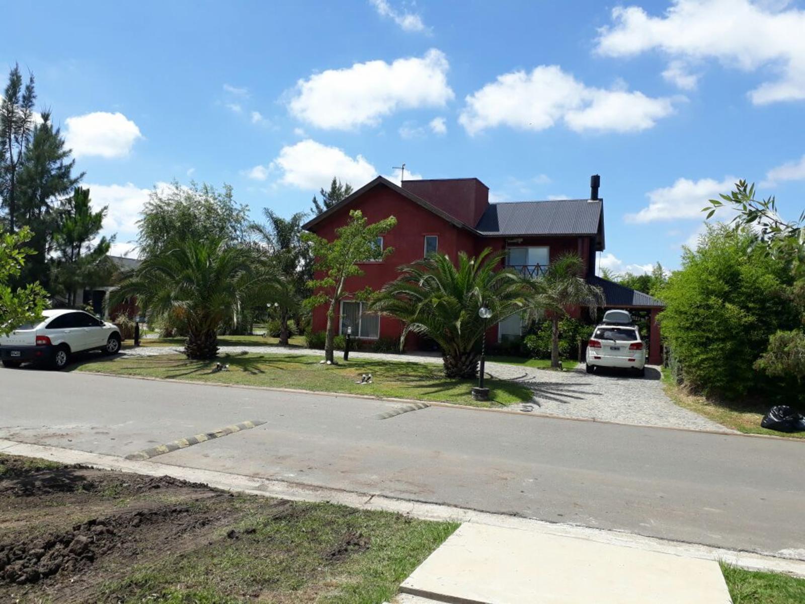 Casa 5 Ambientes en Country Barrio Brickland Canning