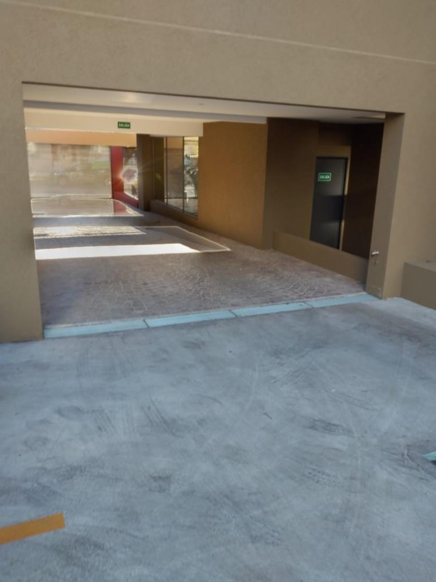 Cochera en venta dentro de edificio