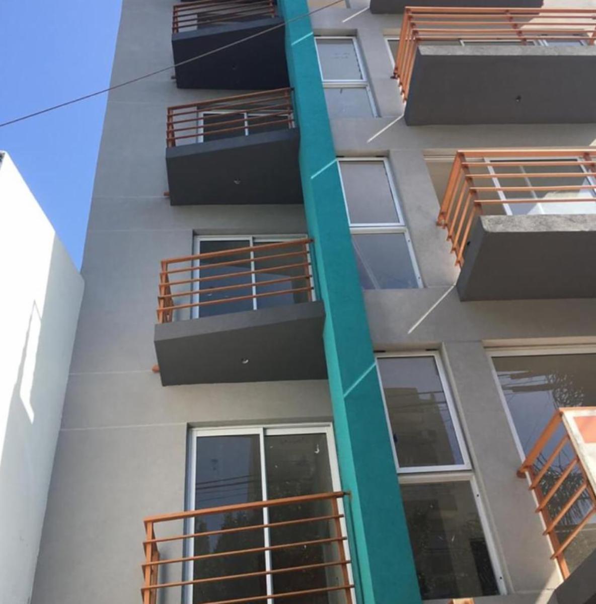 VENTA DEPARTAMENTOS DE DOS AMBIENTES EN MORON CENTRO, U$S 48000 OPORTUNIDAD