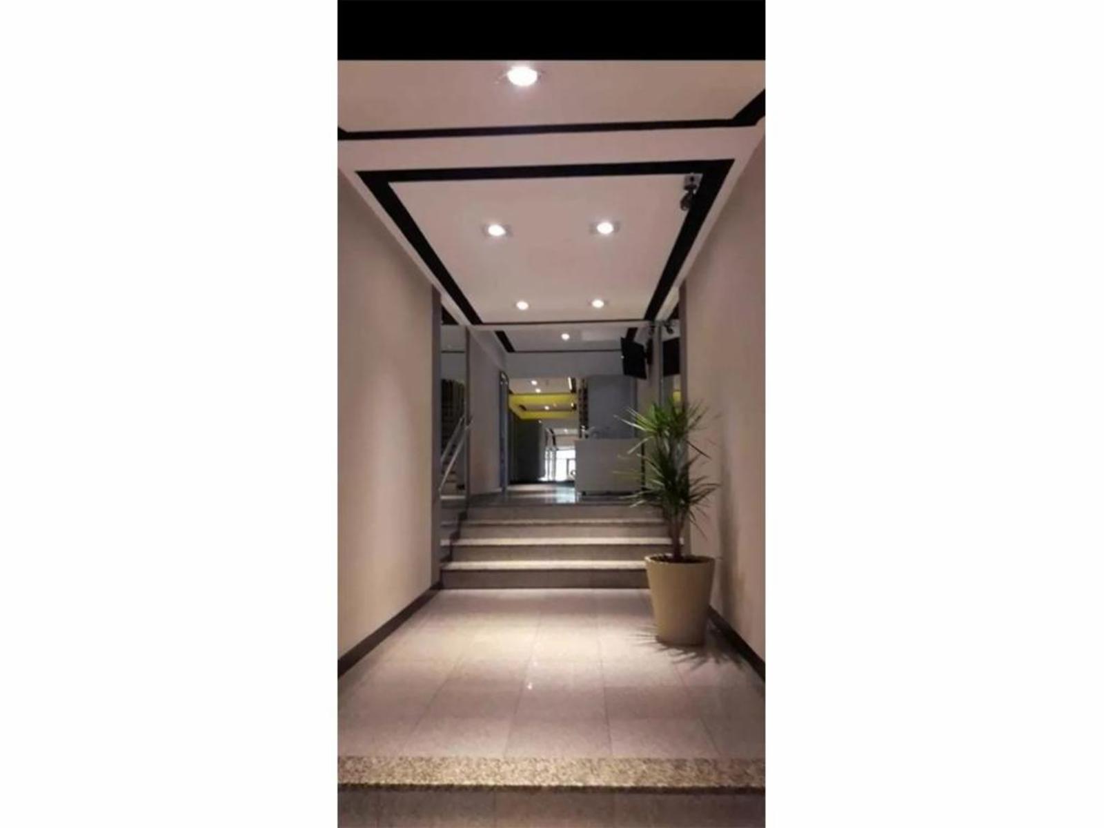 Departamento 2 ambientes amplio, A 4 cuadras del mar. Impecable