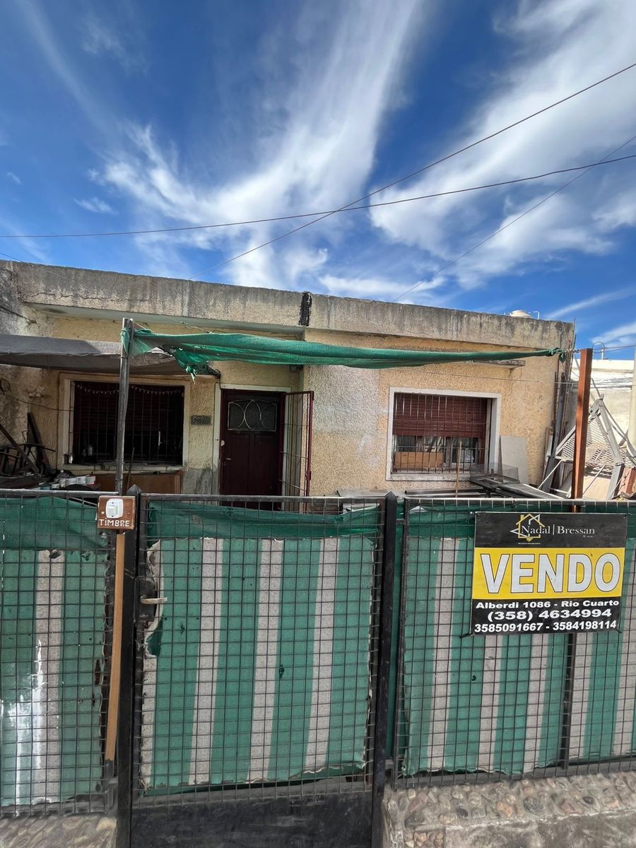 CASA EN VENTA A REFACCIONAR