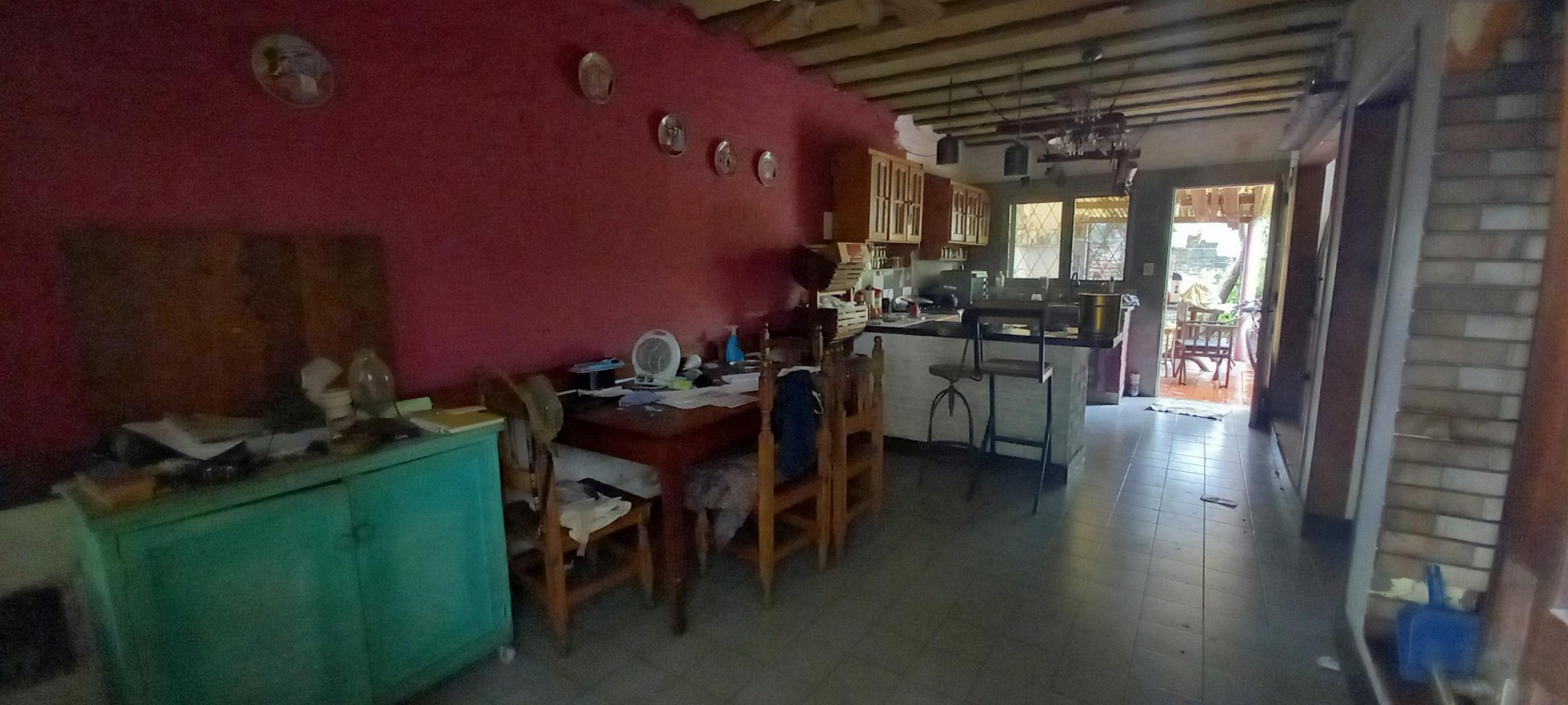 Casa 5 ambientes con gran espacio libre - Villa Ballester