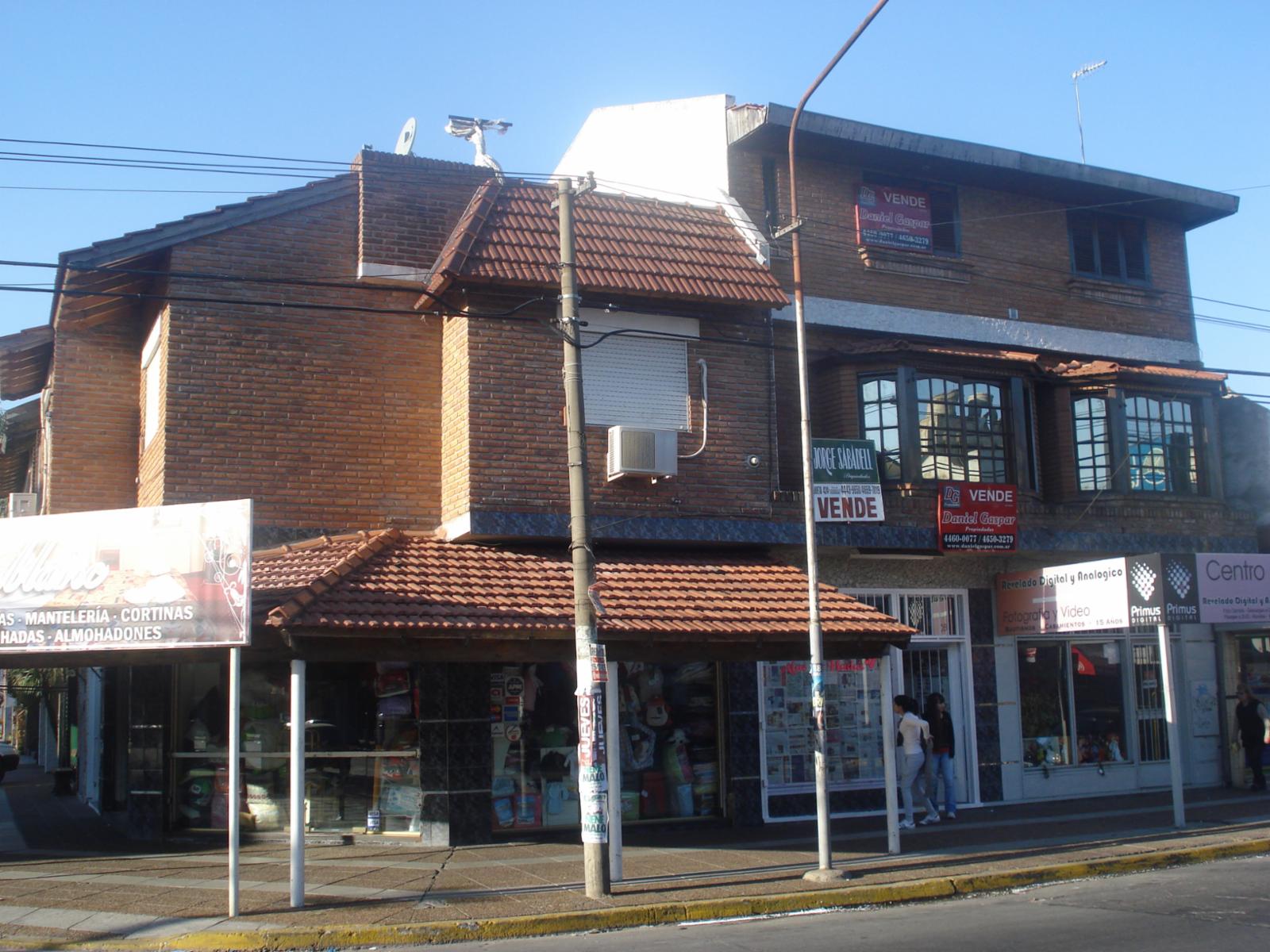 LOCAL EN ESQUINA AV. ARIETA Y MIRO