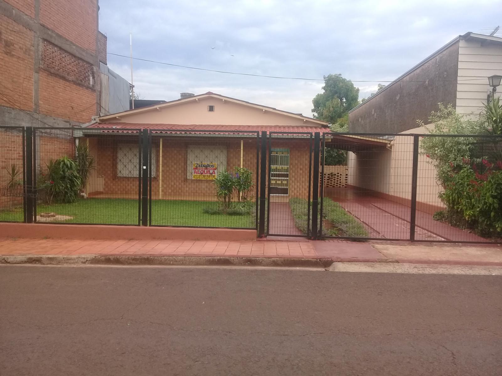 ALQUILO HERMOSA CASA EN EL CENTRO DE ALEM