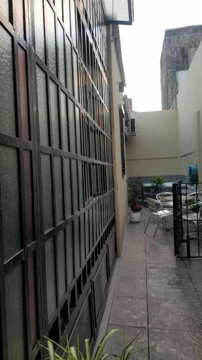 Av. Gral. José de San Martin al 1000 · Morón — foto 8