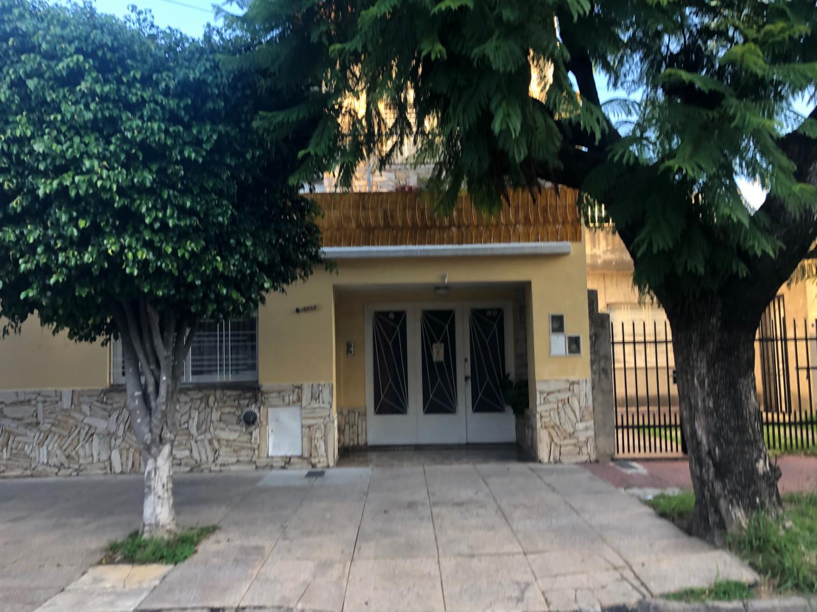 EXCELENTE CASA  DE 4 AMBIENTES EN RAMOS MEJÍA