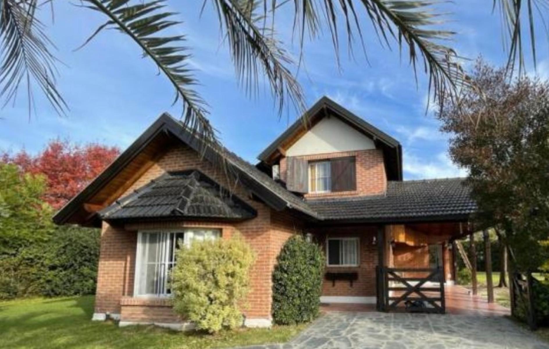 Venta de casa en Campos de Echeverria