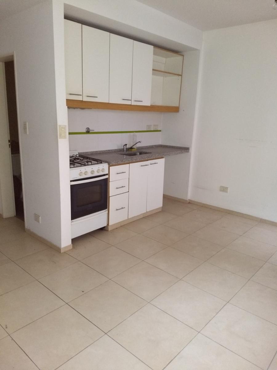 CASEROS 32 · Morón — foto 3