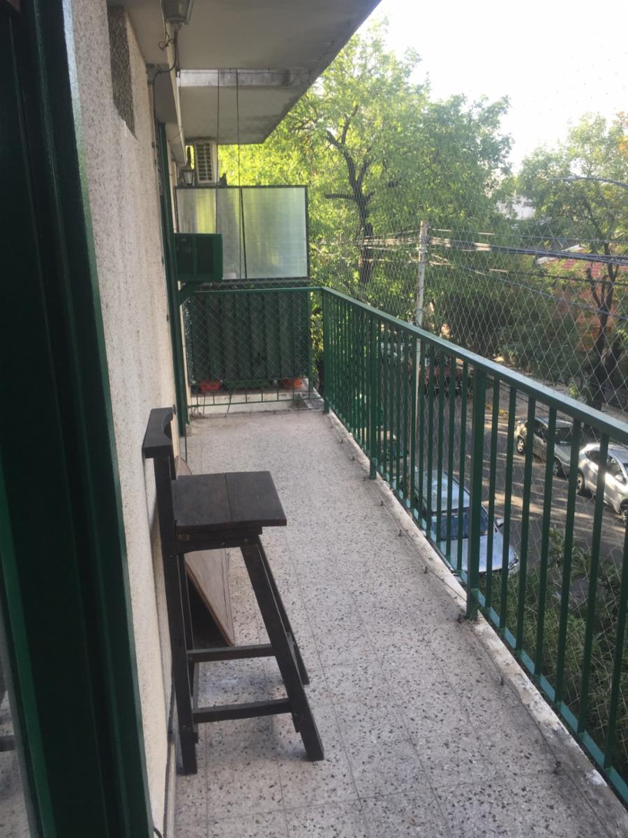 DEPTO. 2 AMBIENTES CHICO AL FRENTE CON BALCON 2DO POR ESCALERA