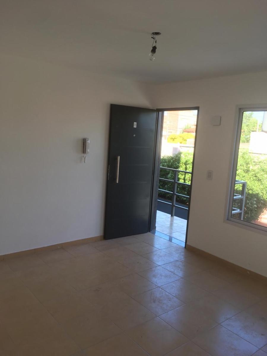 Domingo French 1500 · Morón — foto 4