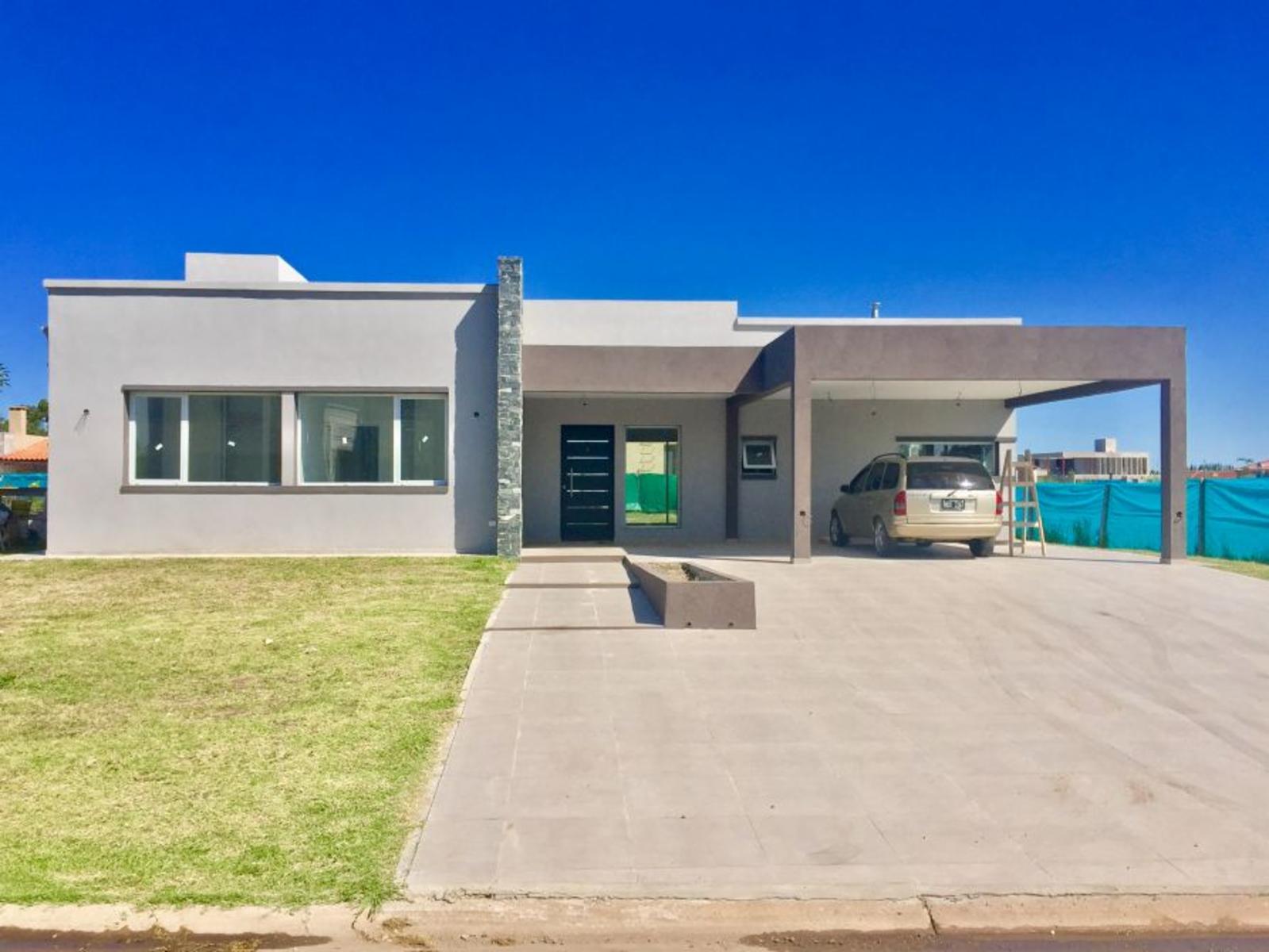 Casa estilo minimalista nueva a estrenar de 220 m2 totales sobre lote de 713 m2 (esquina). 
