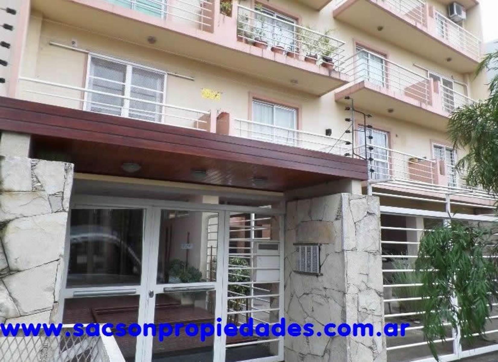 V593 Moron centro Venta cochera cubierta