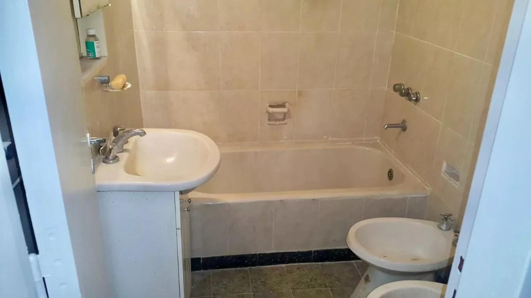 CASTELLI 36 · Balvanera — foto 3