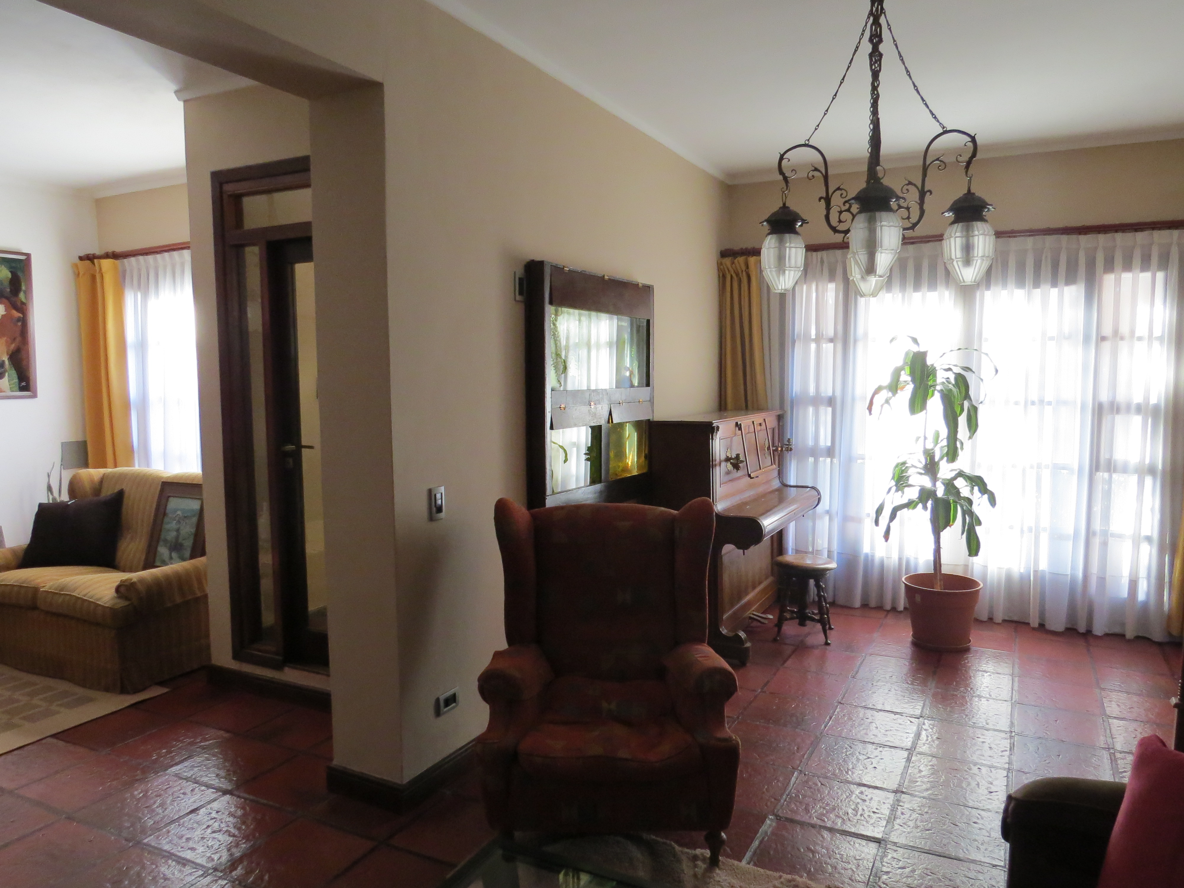 VENDO EXCEPCIONAL CASA ( CALLE 54 Y 75) ZONA TOLEDO NECOCHEA · Necochea — foto 3