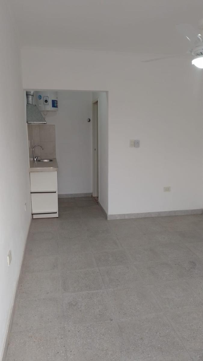MAZA 2500 · Morón — foto 5