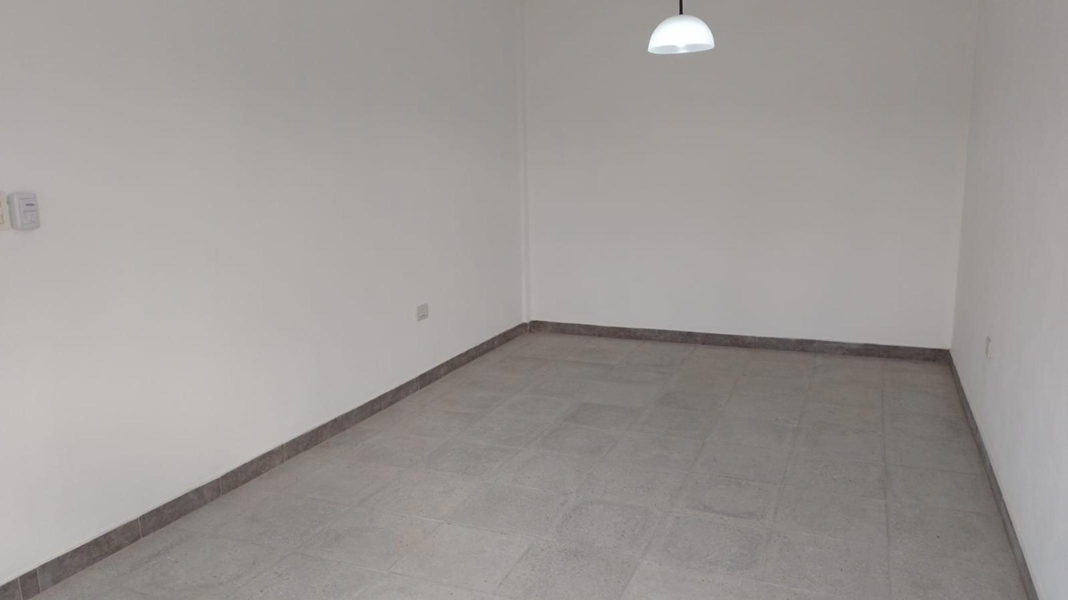 MAZA 2500 · Morón — foto 9