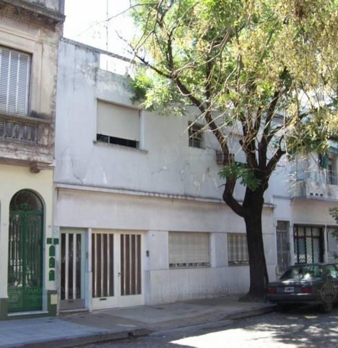 TIPO CASA DE 3 AMBIENTES, CON TERRAZA, ENTRADA INDEPENDIENTE.