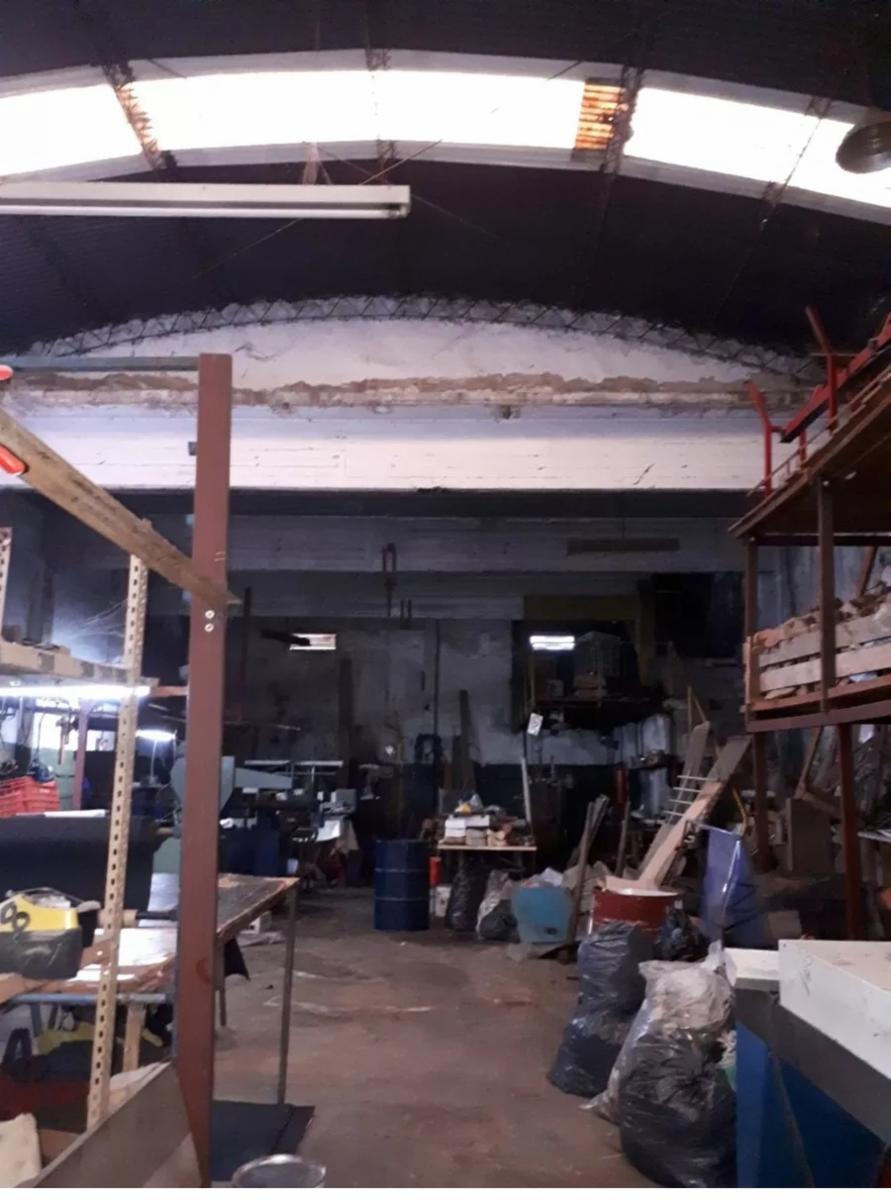 Galpón en lote de 11 x 28,97 metros