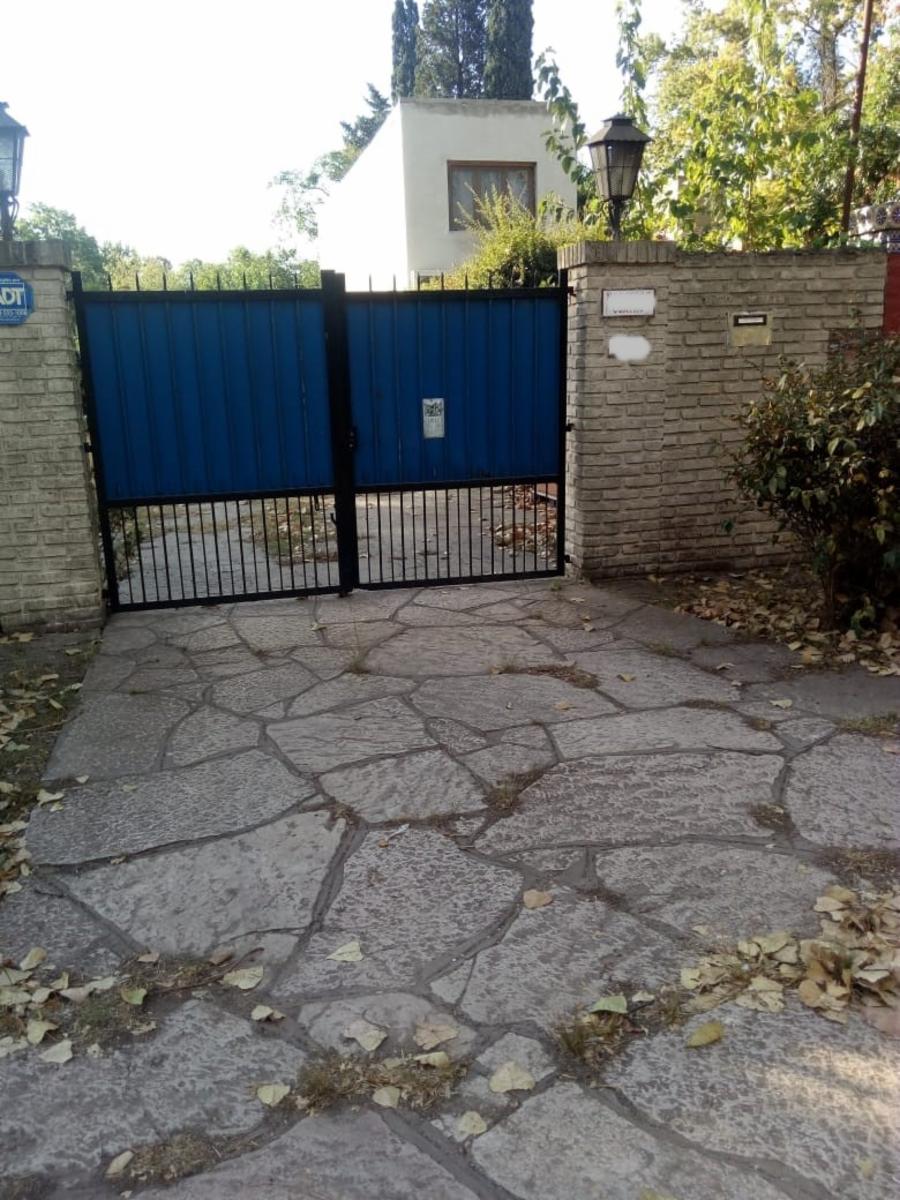 Excelente terreno de 330 mt2.,  con mejoras.