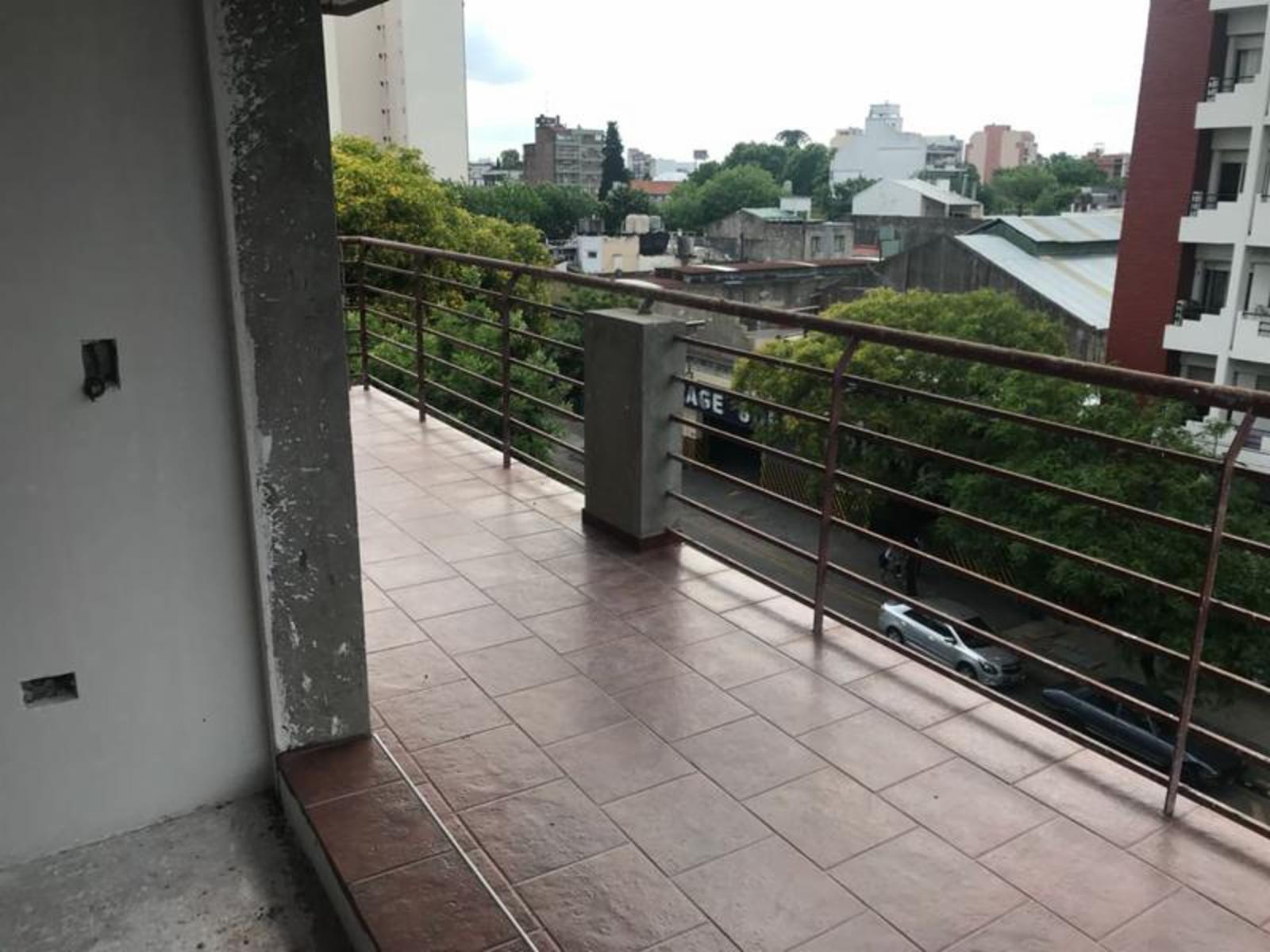 AV. DIRECTORIO 3800 · Floresta — foto 5