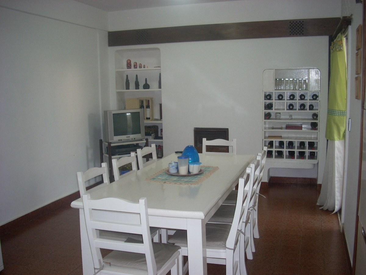 SE VENDE CASA 5 AMBIENTES EN VILLA LUZURIAGA