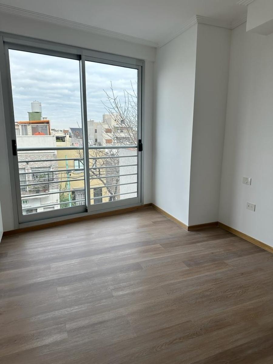 LISANDRO DE LA TORRE 782 · Liniers — foto 4