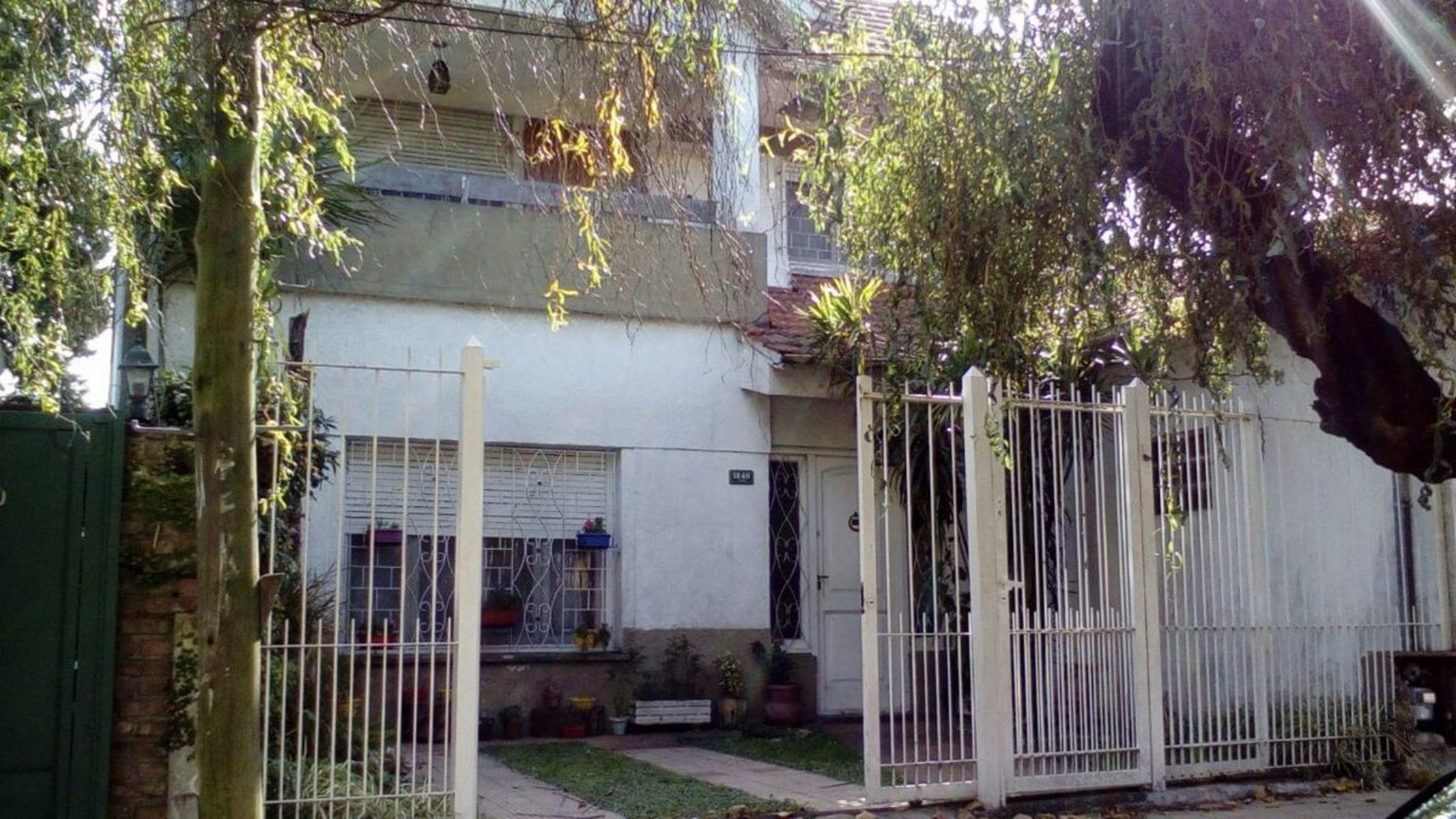 CASA-CUATRO DORM-PILETA-QUINCHO-APTO CREDITO-TOMA DPTO DOS AMB.-