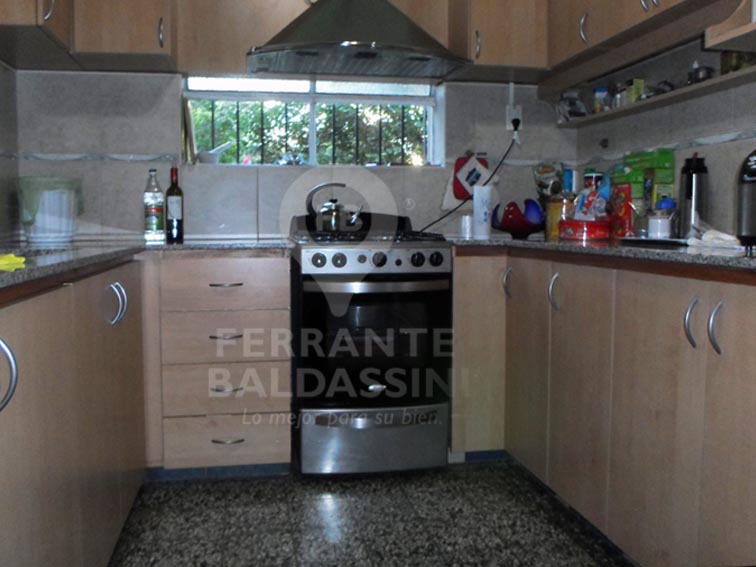 Mitre 394 / Alem 710 · Almirante Brown — foto 13
