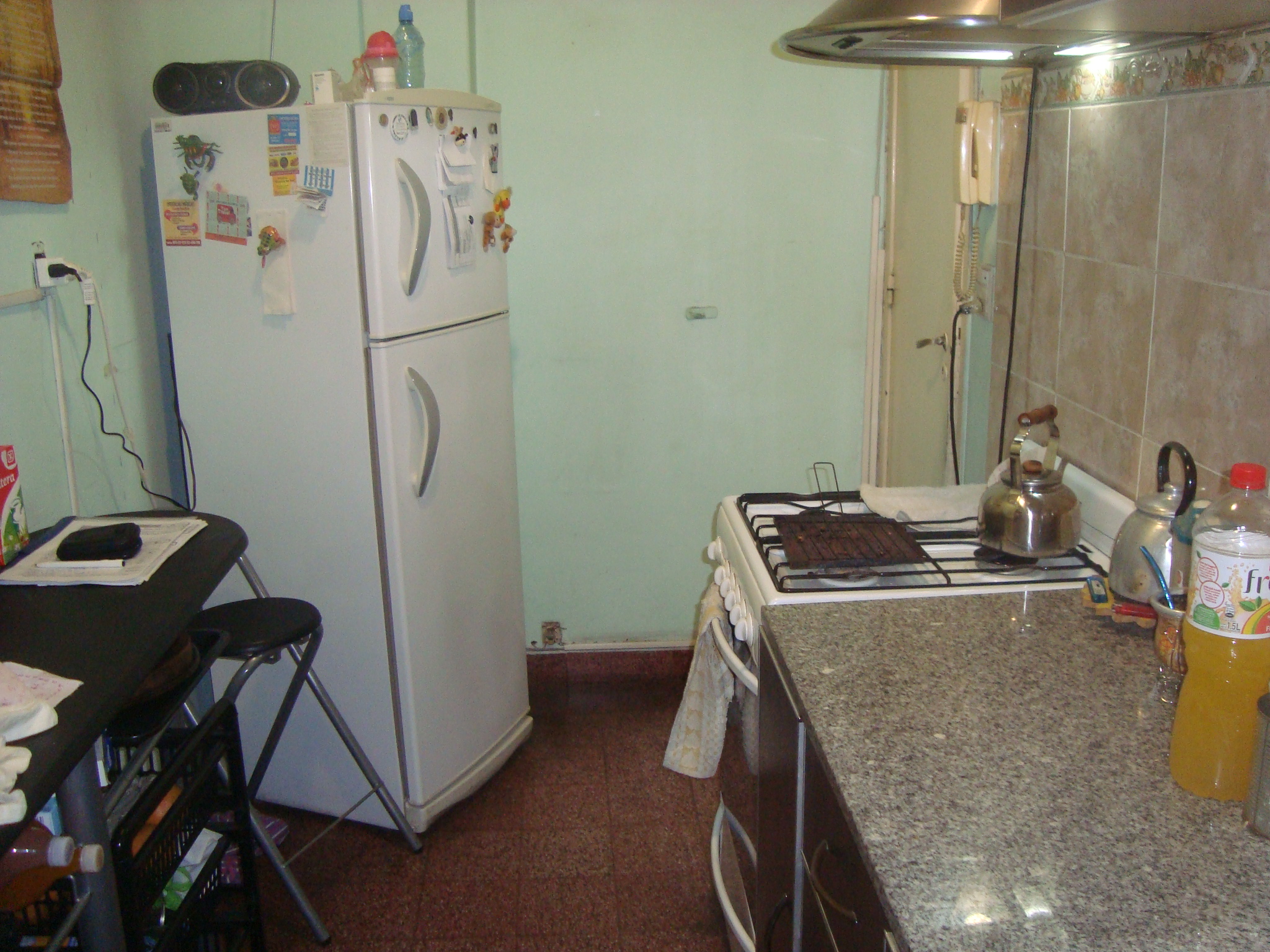 BURZACO: EXCELENTE OPORTUNIDAD.DEPTO PB AL FTE.EXCEL.UBICACION. FTE A ESTAC. 3 AMB.C/GALERIA CUB/ DEPEND. Y FDO