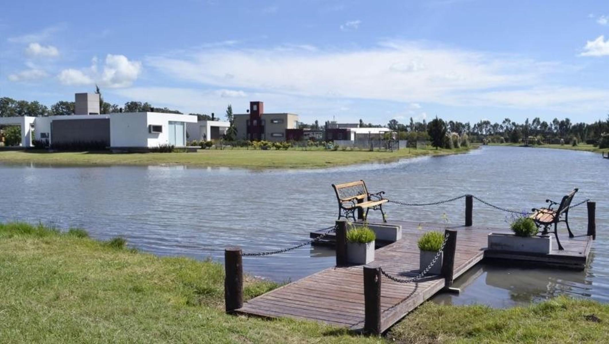 Lote a la laguna en Club de Campo Posada de Los Lagos