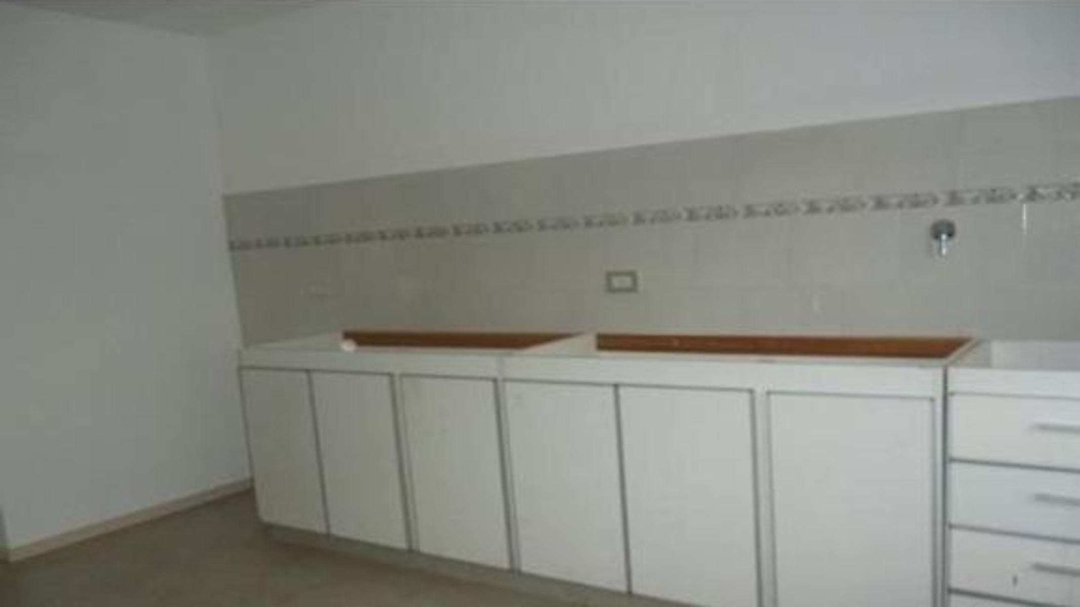 Nicolas Granada 300 · Morón — foto 13