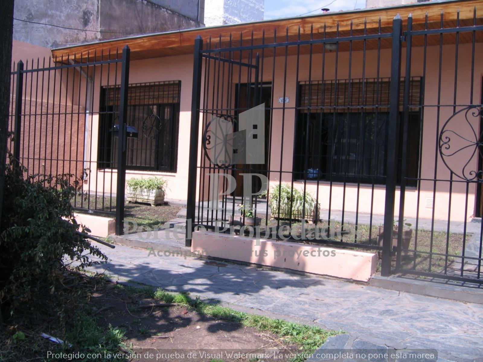 HERMOSO CHALET DE 3 AMBIENTES, BUENA UBICACIÓN CERCA DE LA MUNICIPALIDAD DE HURLINGHAM. APTO CRÉDITO.