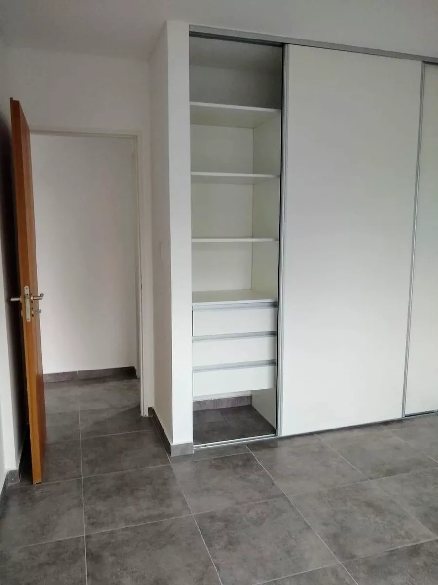 Carlos Pellegrini 1300 · Morón — foto 3