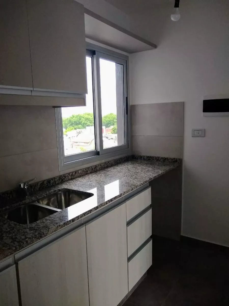 Carlos Pellegrini 1300 · Morón — foto 5
